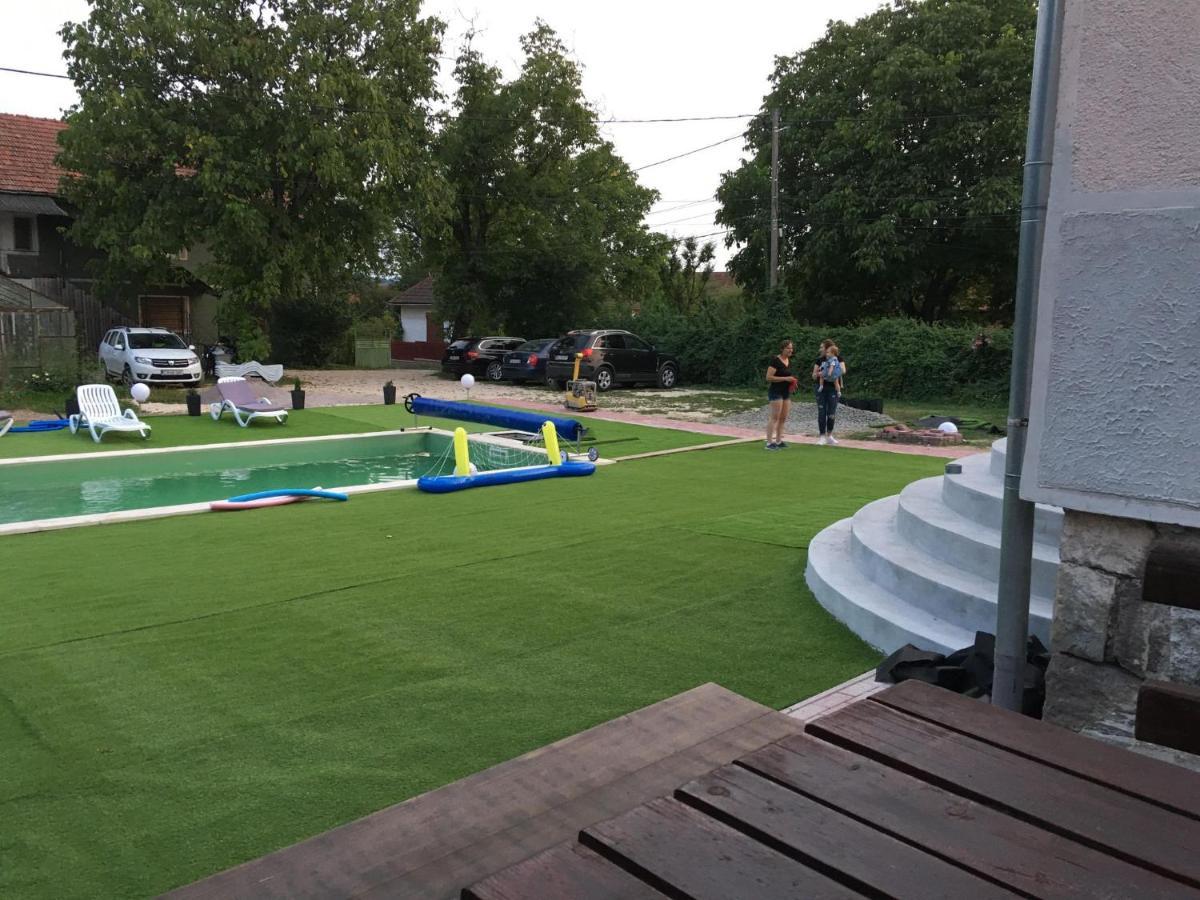 Pensiunea Apolka Panzió Covasna Bagian luar foto