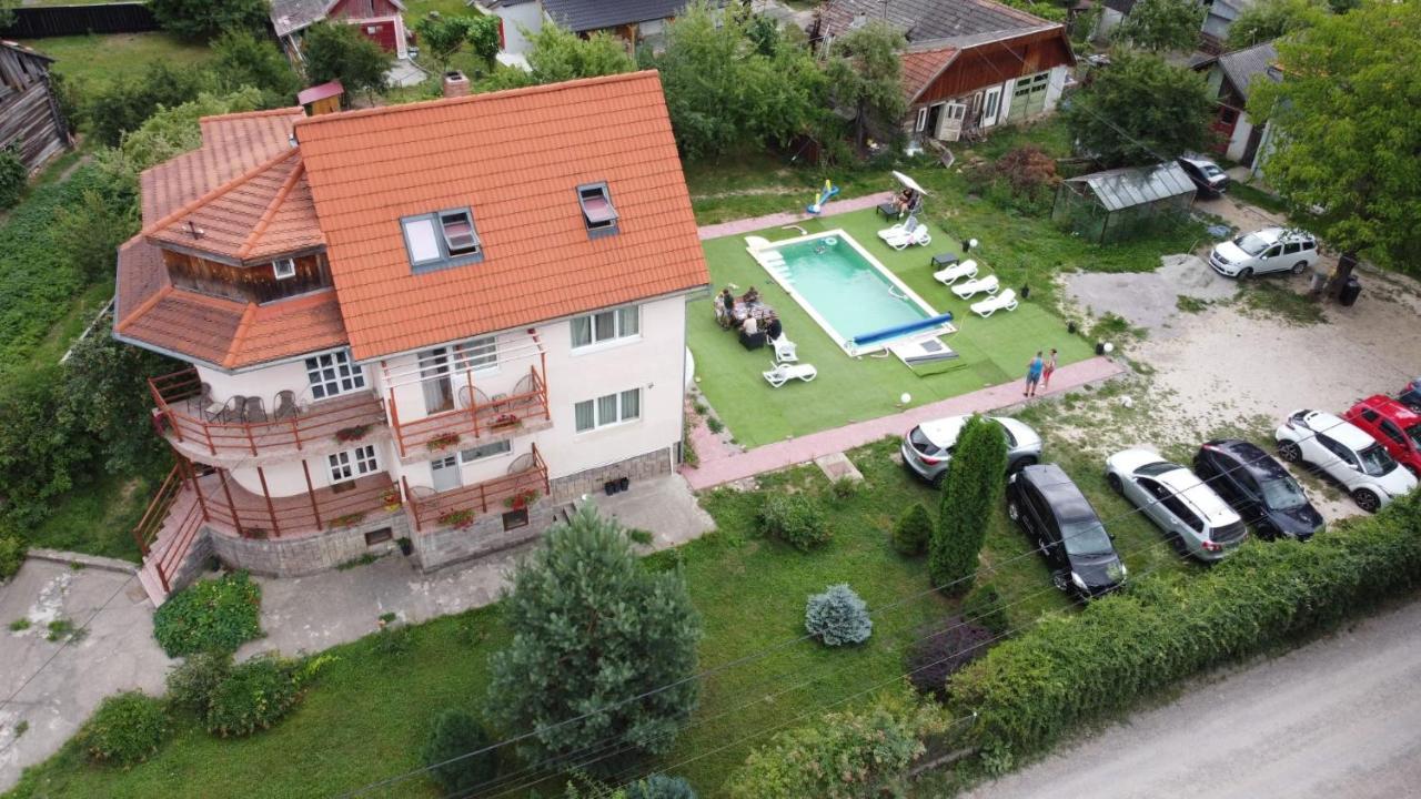 Pensiunea Apolka Panzió Covasna Bagian luar foto