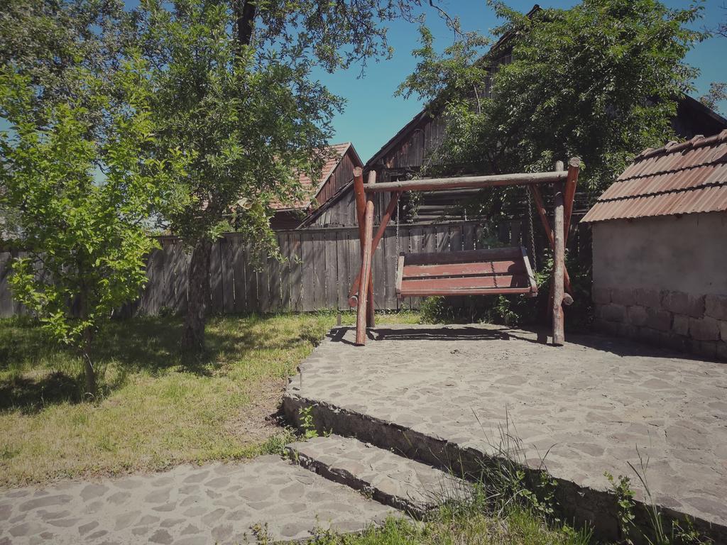 Pensiunea Apolka Panzió Covasna Bagian luar foto